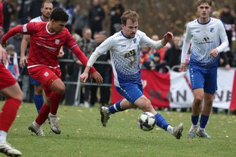Scharfe Schiri-Kritik vom VfB Empor in der Fußball-Oberliga: „Hat bewusst die Gesundheit aller Akteure aufs Spiel gesetzt“ - Lucien Hertel, hier am Ball im Pokalspiel gegen den FSV Zwickau, brachte Glauchau in Heiligenstadt mit 1:0 in Führung.