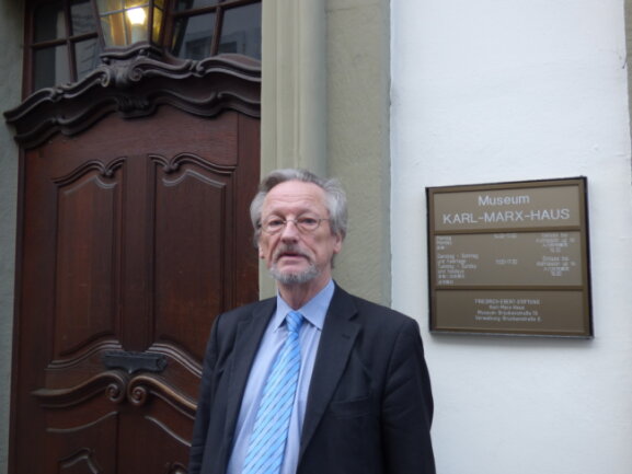 Historiker Peter Brandt im Januar 2017 vor dem Karl-Marx-Haus in Trier (Rheinland-Pfalz).