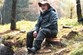 Schatzsuche tief im Erzgebirge: Darum darf bei Deutschkatharinenberg nicht gegraben werden - Der österreichische Journalist Burkhart List vermutet geraubte Kunstwerke in einem Stollen bei Deutschkatharinenberg. Elektromagnetische Messungen deuten auf eine große Kammer im Untergrund.