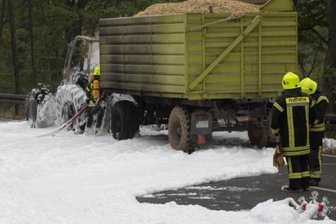 Schaumteppich auf B 174 - 