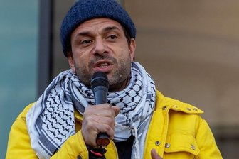 Schauspieler Kai Schumann über Rassismus: "Bin immer wieder traurig, wenn Plauen damit in den Medien ist" - Kai Schumann auf Heimatbesuch: Der Schauspieler nahm diese Woche an einer Aktion des Colorido-Vereins gegen Rassismus teil. Seine Rede empfanden Zuhörer als "bewegend".