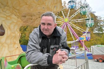 Schausteller dürfen neu angerichteten Festplatz in Thalheim schon einmal nutzen - Schausteller Udo Weichsel freut sich auf viele Besucher zur Thalheimer Kirmes.