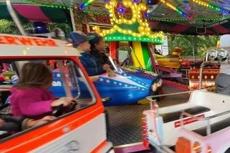 Schausteller hoffen auf Ende der Talfahrt - Auf dem Karussell war beim Herbstfest in Zschopau kaum ein Platz zu bekommen.