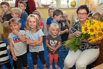 Scheidende Kindergarten-Leiterin im Vogtland: „Nach der Wende sind wir von Haus zu Haus gegangen“ - Nach über 40 Jahren als Erzieherin und Leiterin des Kindergartens in Marieney geht Birgit Funke in den Ruhestand.