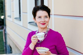 Scheinfasten: Wohltat oder Selbstbetrug? Meine Woche im Selbsttest - Scheinfasten-Testerin Ilona Bürgel ist trotz vieler verbotener Leckereien gut drauf.