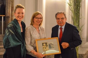 Schenkung: Pechstein-Enkel übergibt Postkarten -