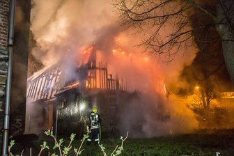 Scheune geht in Flammen auf - 