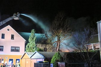 Scheune geht in Flammen auf -