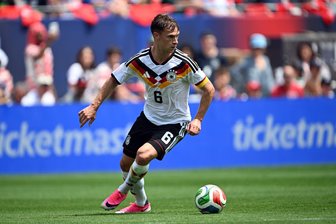 Schiedsrichter aus Marokko leitet erstes Deutschland-Spiel - Das deutsche Auftaktspiel mit Joshua Kimmich gegen Curaçao wird von einem Schiedsrichter aus Marokko geleitet. (Archivbild)