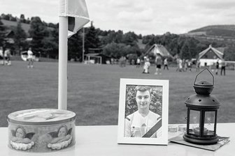 Schiedsrichter gedenken tödlich verunglücktem Freund - Neben dem Sport stand das Gedenken an Dean Günther im Fokus.