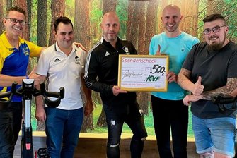 Schiedsrichter spulen für guten Zweck 6500 Kilometer ab - 