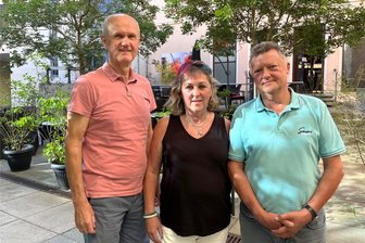 Schiedsstelle Reichenbach: Mehr als Maschendrahtzaun und Knallerbsenstrauch - Das Team der Schiedsstelle Reichenbach: (von links) Protokollführer Herwig Kampe, Friedensrichterin Steffi Seumel und ihr Stellvertreter Rainer Peterhänsel.