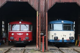 Schienen-Oldie fährt von Schleiz nach Schönberg - Die Wisentatalbahner starten am Lokschuppen Schleiz im August wieder mit ihren Schienen-Oldtimern zu zwei Fahrtagen nach Mühltroff und Schönberg. 