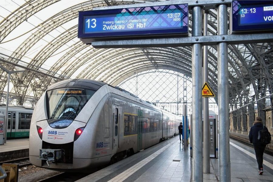 Schienenersatzverkehr auf Sachsen-Franken-Magistrale - Viele Züge zwischen Südwestsachsen und Dresden verkehren am Freitag nur ab und bis Freital. 