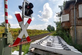 Schienenersatzverkehr Bahnstrecke Chemnitz – Leipzig: Ab Montag sind auch Autofahrer in Burgstädt von Sperrung betroffen - Ab Montag wird der Bahnübergang der Gückelsbergstraße in Burgstädt gesperrt. Von dort gelangt man ins Chemnitztal.