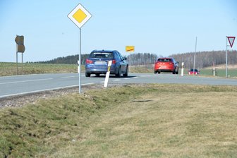 Schilderwanderung: Frauensteins Ortsteil Burkersdorf fängt jetzt früher an - Das Ortsausgangsschild Burkersdorf wurde in Richtung Weißenborn versetzt.