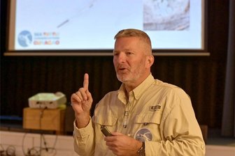 Schildkröten-Retter aus Curacao im Erzgebirge unterwegs: Was Schüler für die Meerestiere tun können - Ard Vreugdenhil, Koordinator der Sea Turtle Conservation Curacao, ist am Herder-Gymnasium in Schneeberg zu Gast gewesen.