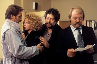 Schimanski und sein Holländer - Horst Schimanski und Hänschen beruhigen Schimanskis Freundin Veronique, deren Sohn entführt wurde. Thanner liest den Erpresserbrief.