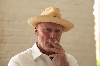 Schimpftirade gegen Zwickaus Baubürgermeisterin: Bei Kurt Fliegerbauer haben Beleidigungen Methode - Kurt Fliegerbauer: 40 Zigaretten am Tag raucht er noch weg