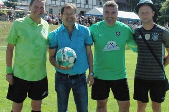 Schiri-Legende beim Jubiläum -