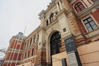 Schlägerei am Männertag in Glauchau: War es ein rassistischer Übergriff? - Landgericht Zwickau. Hier findet die Berufungsverhandlung gegen drei Männer statt, die Vietnamesen zusammengeschlagen haben sollen.