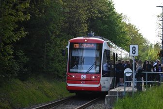 Schlägerei nach Aue-Spiel: Polizeieinsatz in Citybahn zwischen Aue und Chemnitz - Stillstand auf der Citybahn-Linie C13. Nach einer Schlägerei in der Bahn wurde der Verkehr zunächst gestoppt.