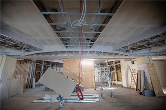 Schlafmützigkeit einer Stadträtin kostet Plauen vierstellige Summe - Der Umbau des Nord-West-Flügels des Plauener Rathauses wird deutlich teurer. Deshalb mussten jetzt knapp 1,5 Millionen Euro zusätzlich bereitgestellt werden. Bei der Beschlussfassung gab es im ersten Anlauf aber eine Panne.