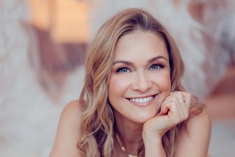 Schlager, Herbstmarkt, böhmisches Fest: Wohin am Wochenende im oberen Vogtland? - Schlagersängerin Linda Hesse tritt mit ihrer Band am Sonntagabend im König-Albert-Theater Bad Elster auf.
