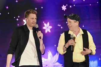 Schlagerfans im Erzgebirge kommen bei Hitparade voll auf ihre Kosten - Im Kulturhaus Aue auf der Bühne standen unter anderem Maxi Arland (l.) und Michael Hirte.
