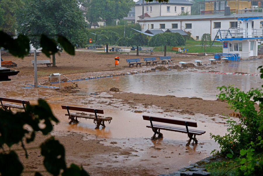 Das Sommerbad in Gersdorf ist komplett überflutet. Etwas einen halben Meter hoch stand hier das Wasser.