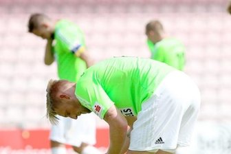 Schlappe Beine passen in kein System - Björn Kluft und Kollegen nach dem Abpfiff in Unterhaching. Jetzt ist sie da - die Krise.