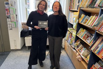 Schlau wie Alexander von Humboldt: Ein neues Buch erklärt den Silberskulpturenweg in Freiberg - Elke Hussel (li.) und Heike Wenige zur Kultur am Mittag