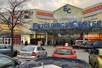 Schlechte Stimmung bei Händlern im Erzgebirge - Angst ums Weihnachtsgeschäft - Noch halten sich die Einschränkungen beim Einkaufen in Grenzen. Doch aufgrund der Corona-Lage drohen verschärfte Regeln.