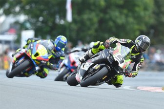 Schleizer Dreieck: Ungünstige Startplätze verhindern gute Resultate für mittelsächsische Piloten - Guter Auftritt: Freddie Heinrich (Nummer 9) fuhr auf dem Schleizer Dreieck zweimal in die Top 10.