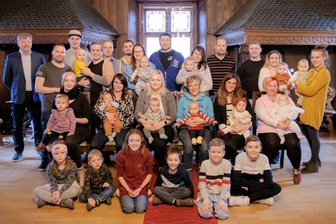 Schlettau heißt die Jüngsten willkommen - Die Babybegrüßungsfeier fand traditionell im Rittersaal auf Schloss Schlettau statt.