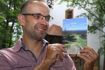 Schlettauer durchkämmt in Mundart seine Heimat - Der Schlettauer Thomas Dittrich mit seinem Werk "Mit Didi dichterisch durch das westliche Erzgebirge". 