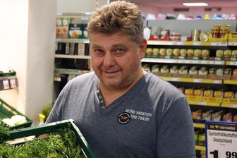 Schließen oder nicht schließen? – Gersdorfer Edeka-Inhaber will wissen, ob Bürger seinen Laden noch wollen - Edeka-Inhaber Mike Löffler sucht am Samstag das Gespräch mit Bürgern.