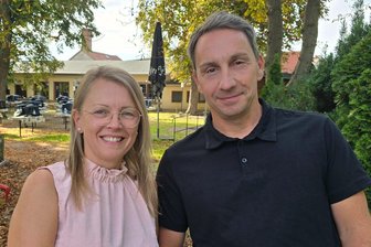 Schließung oder Neustart? Was 2026 in Westsachsens Restaurant-Szene ansteht - Jeanette Staps und Sascha Winkler haben den Traditions-Gasthof Dänkritzer Schmiede gekauft und wollen im März wieder für Gäste da sein.
