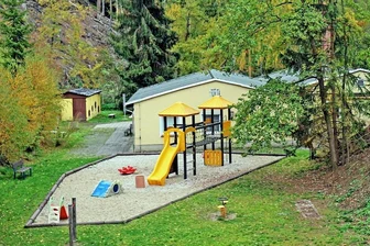 Schließung wegen Energiekosten: Eltern kämpfen um die Kindertagesstätte in Bräunsdorf - Die Kindertagesstätte im Oberschönaer Ortsteil Bräunsdorf punktet mit einer herrlichen Lage am Wald und Barrierefreiheit. Allerdings ist sie auch vergleichsweise schlecht gedämmt und nur zu etwa 40 Prozent ausgelastet. 