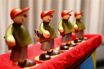 Schlingel-Festival: Sand, Blech und Gemüse - Die Schlingel-Trophäen für "Made By You" stammen vom Eppendorfer Kunsthandwerker Björn Köhler. 