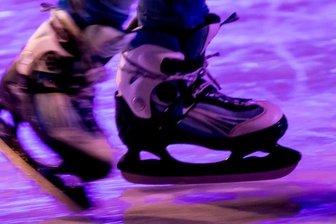Schlittschuh an und los: Eis-Arena kommt - Ab 27. November soll der Johannisplatz in Limbach-Oberfrohna zur Eisbahn werden, auf der man Schlittschuhlaufen kann.
