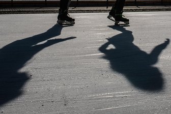 Schlittschuhlaufen im Freibad: Stadtrat gibt für Eisbahn in Oelsnitz/V. grünes Licht -