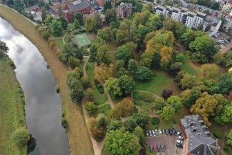 Schlobigpark Zwickau: Polizeieinsätze mehrfach in der Woche - Im Schutz der Bäume entwickelt sich der Schlobigpark immer mehr zum sozialen Brennpunkt.