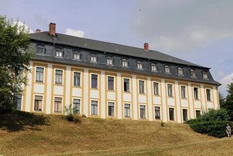 Schloss, Drachenhöhle und Waldbad: Wie Rosenbach touristisch zulegen könnte - Das Leubnitzer Schloss gehört zu den Touristenzielen in Rosenbach. Die Vermarktung ist ausbaufähig, meint Volker Erfurt. 