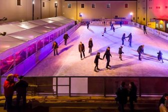 Schloss Freudenstein: Eisbahn heute geschlossen - Bleibt heute geschlossen: die Eisbahn im Hof von Schloss Freudenstein.