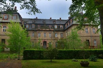 Schloss Neusorge wird zwangsversteigert - Die Rokoko-Anlage im Mittweidaer Ortsteil Zschöppichen soll am 1. Juli zwangsversteigert werden. Laut Oberbürgermeister Ralf Schreiber haben sich bereits mehrere Interessenten bei der Stadt gemeldet.