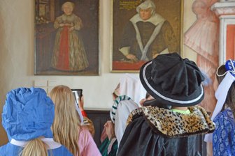 Schloss Rochsburg: Wie sich die Mode in den Jahrhunderten gewandelt hat - Was war in Sachen Kleidung in den vergangenen Jahrhunderten Mode? Diese Frage wird auf Schloss Rochsburg beantwortet.