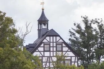 Schloss-Verkauf: Hätten andere mehr bezahlt? - Jößnitz ist nicht irgendein Vorort Plauens, sondern durch seine Lage, attraktive Villen und viel Grün ein Juwel. Der Verkauf des Schlosses durch die Stadt an einen örtlichen Bauunternehmer sorgt jetzt aber für Streit: Ist der Preis von 140.000 Euro angemessen gewesen? 