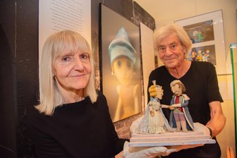 Schloss Voigtsberg in Oelsnitz wird zur Bühne für DDR-Trickfilme - Szenenbildnerin Martina Großer (links) und Kameramann Rolf Hofmann waren zu DDR-Zeiten an vielen Puppentrickfilmen für die Defa beteiligt.