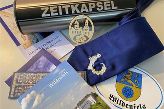 Schloss Wildenfels: Zeitkapsel verschwindet im Geheimgang - Diese Sachen kommen in die Zeitkapsel, die am Sonntag in einem Geheimgang eingemauert wird. 